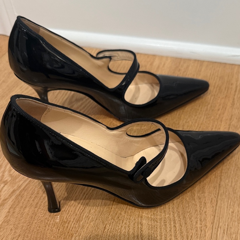 Manolo Blahnik Campari Black Patent Leather Heels - Picture 4 of 8